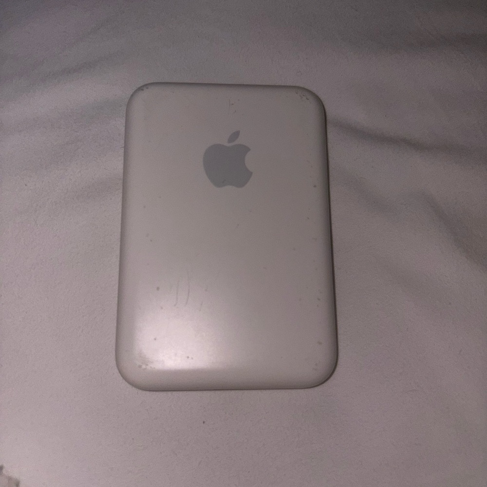 Apple magsafe battery pack